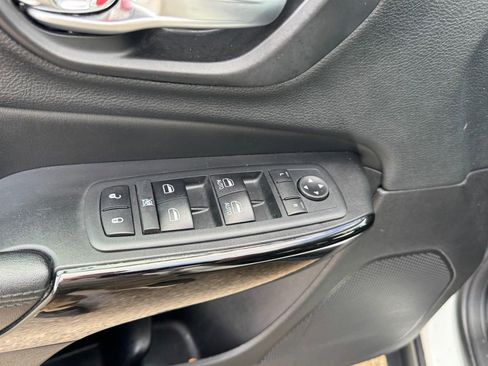 Used 2020 Jeep Cherokee Latitude Plus image 15