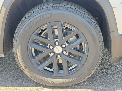 Used 2018 GMC Acadia SLT image 7