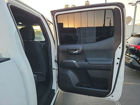 Used 2022 Toyota Tacoma TRD Sport w/ Technology Package image 10