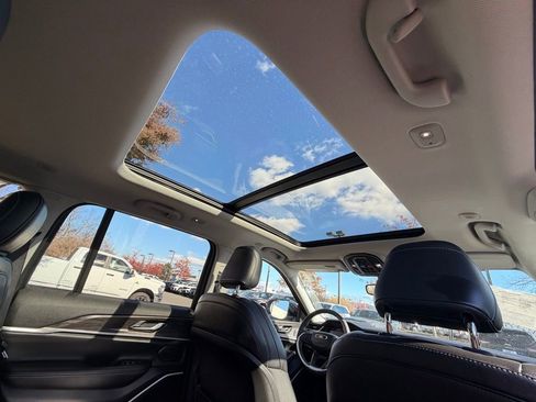 Used 2023 Jeep Grand Cherokee 4WD 4xe image 35