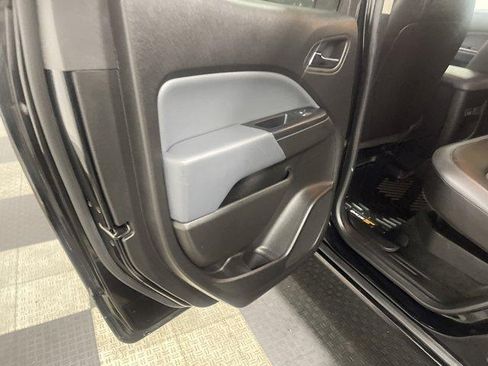 Used 2018 Chevrolet Colorado Z71 w/ Z71 Midnight Edition AWD/4WD image 11