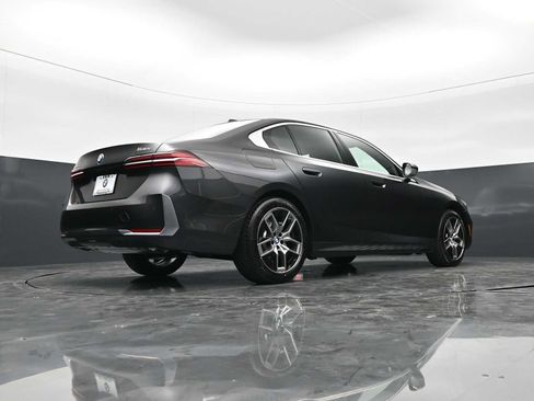 New 2026 BMW 530i RWD image 28