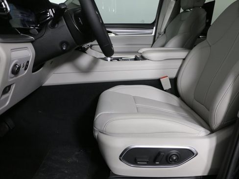 New 2024 Jeep Wagoneer L Series III w/ Premium Group I image 14