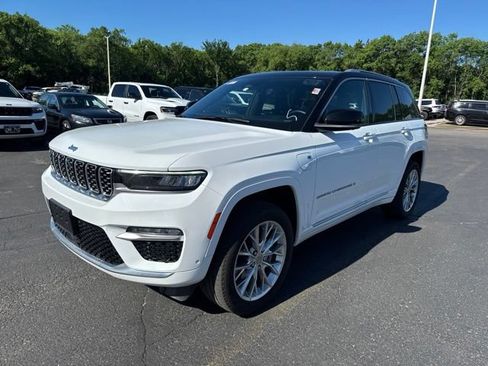 Used 2023 Jeep Grand Cherokee Summit w/ Luxury Tech Group V AWD/4WD image 6