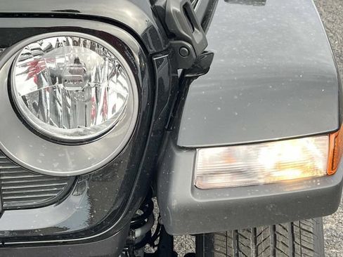 New 2026 Jeep Gladiator Sport AWD/4WD image 9
