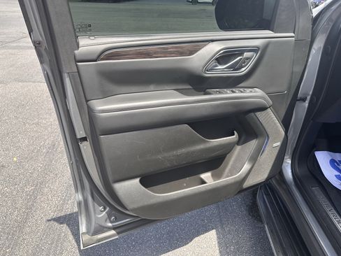 Used 2022 Chevrolet Suburban LT AWD/4WD image 9