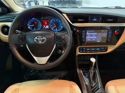 Used 2019 Toyota Corolla LE w/ LE Premium Package w/Moonroof FWD image 14