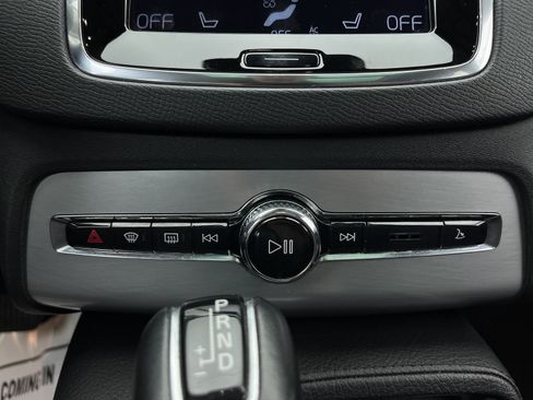 Used 2016 Volvo XC90 T6 Momentum w/ Vision Package image 16