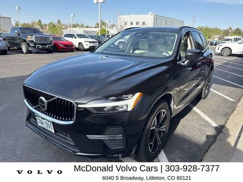 Used 2022 Volvo XC60 B5 Momentum image 2