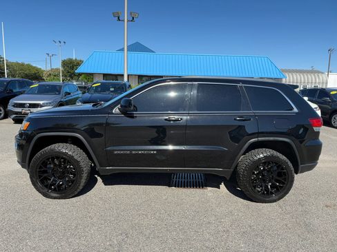 Used 2020 Jeep Grand Cherokee Laredo AWD/4WD image 3