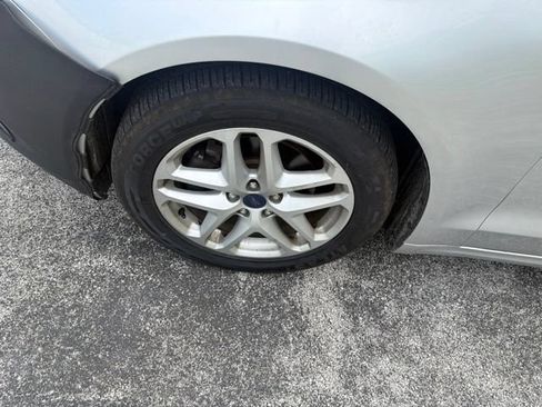 Used 2016 Ford Fusion SE FWD image 10