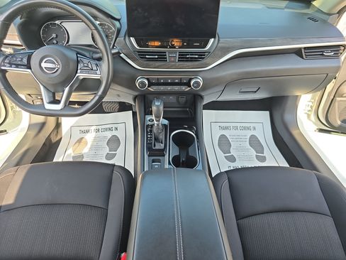 Used 2024 Nissan Altima 2.5 SV w/ SV Premium Package FWD image 9