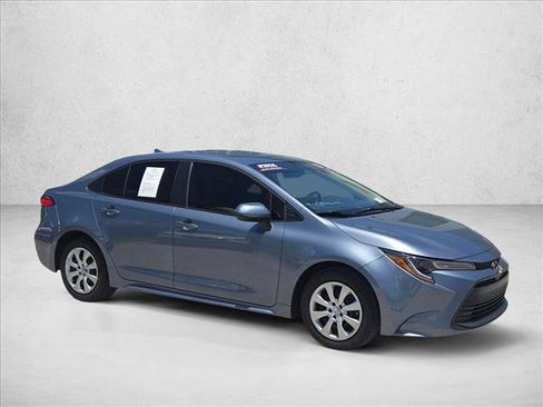 Used 2025 Toyota Corolla LE FWD image 3