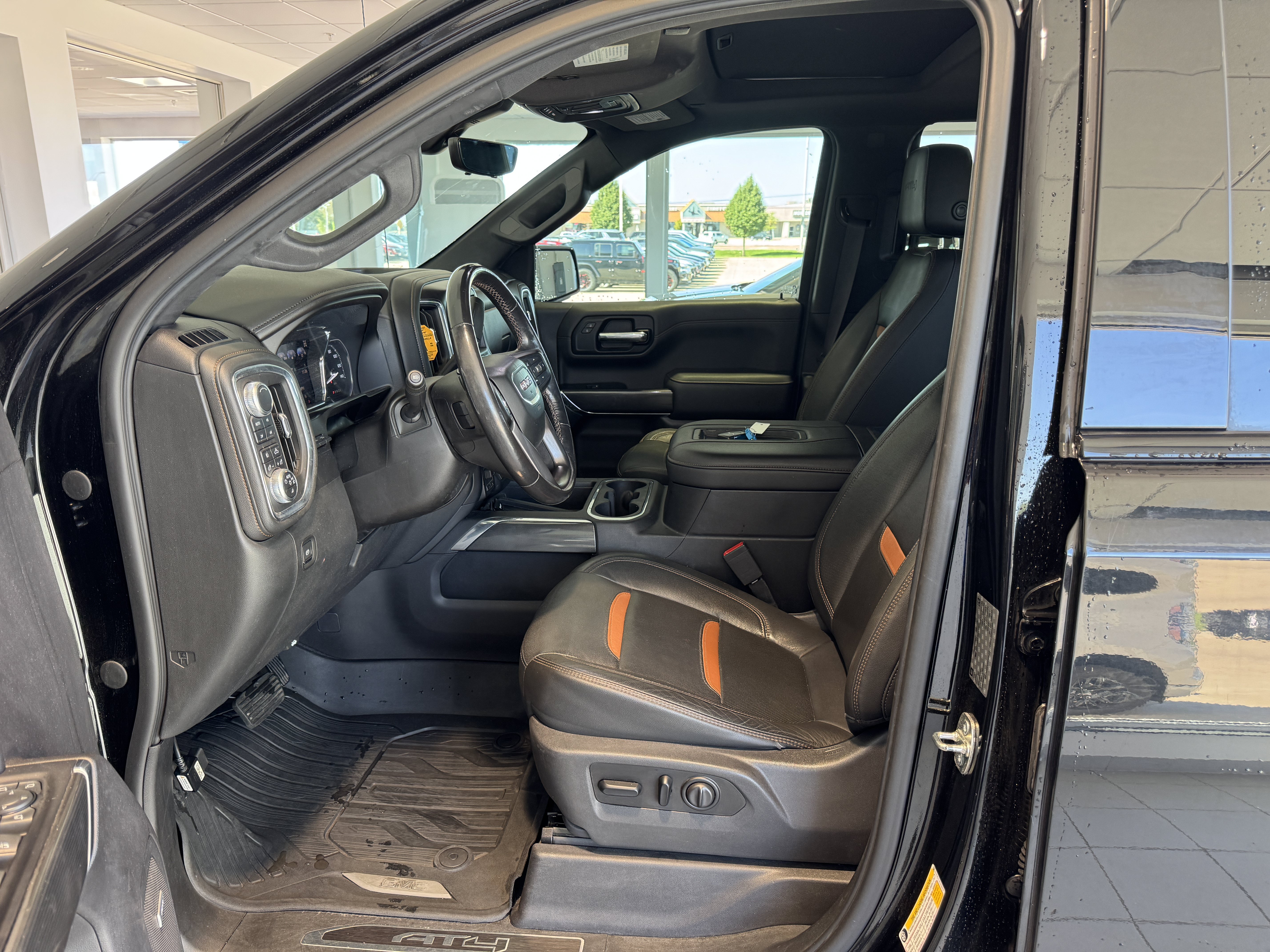 Used 2019 GMC Sierra 1500 AT4 w/ Technology Package AWD/4WD image 2