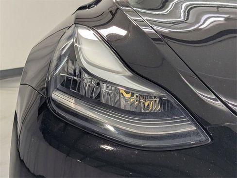 Used 2019 Tesla Model 3 Standard Range image 25