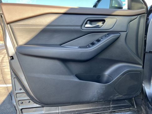 Used 2023 Nissan Rogue SV w/ SV Premium Package image 20