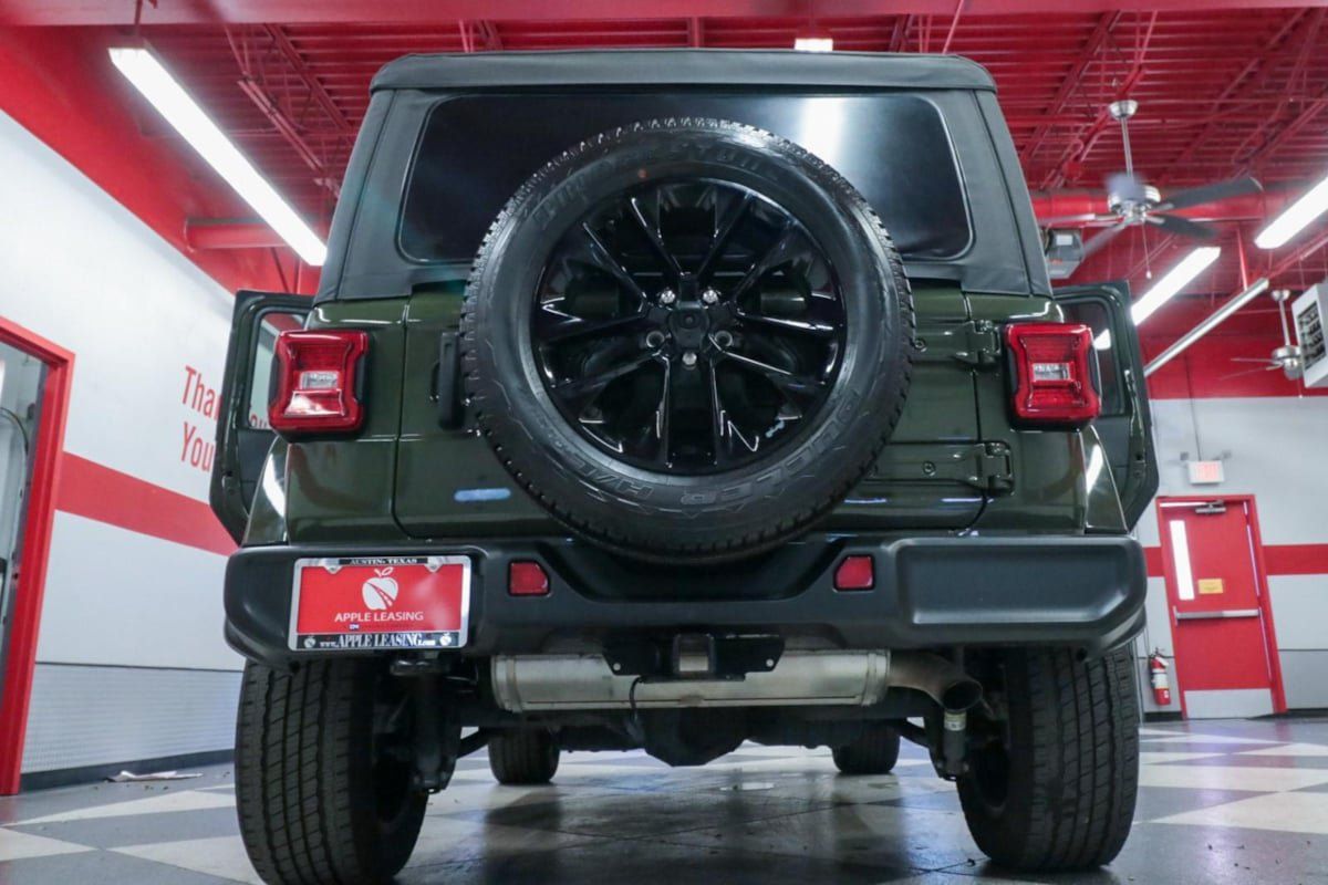 Used 2021 Jeep Wrangler Unlimited Sahara AWD/4WD image 33
