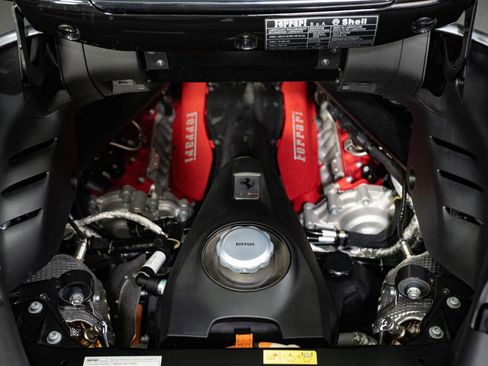 Used 2022 Ferrari SF90 Spider image 32