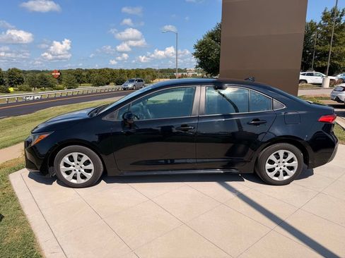 Used 2025 Toyota Corolla LE FWD image 6