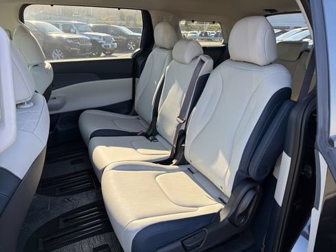 New 2026 Kia Carnival EX FWD image 8