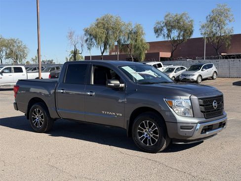 Used 2020 Nissan Titan SV w/ SV Convenience Package image 8