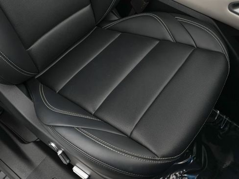 Used 2025 Lincoln Nautilus Premier image 33