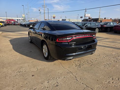 Used 2022 Dodge Charger SXT w/ Leather Interior Group RWD image 6