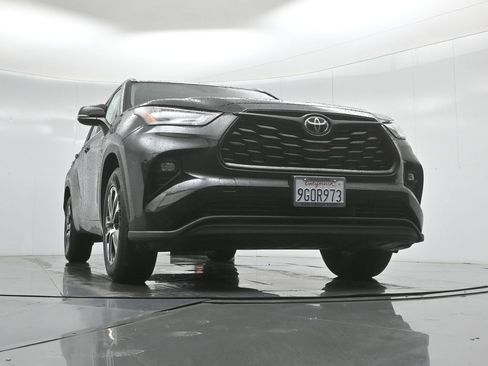 Used 2023 Toyota Highlander XLE image 50