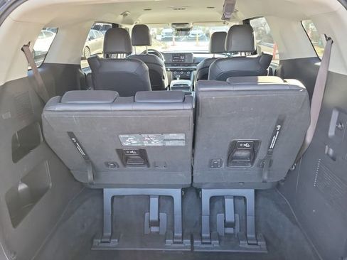 Used 2024 Kia Carnival LX image 9