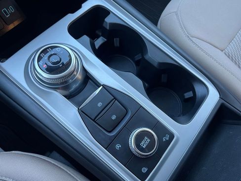 Used 2023 Ford Explorer XLT image 12