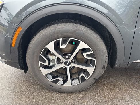 Used 2025 Kia Sportage EX image 11