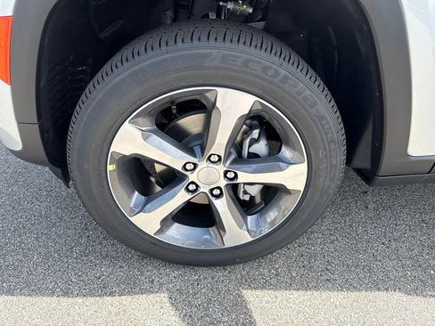 New 2026 Jeep Grand Cherokee Limited AWD/4WD image 9