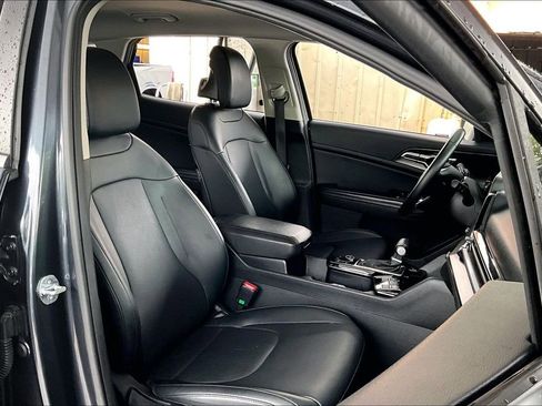 Used 2023 Kia Sportage EX FWD image 25