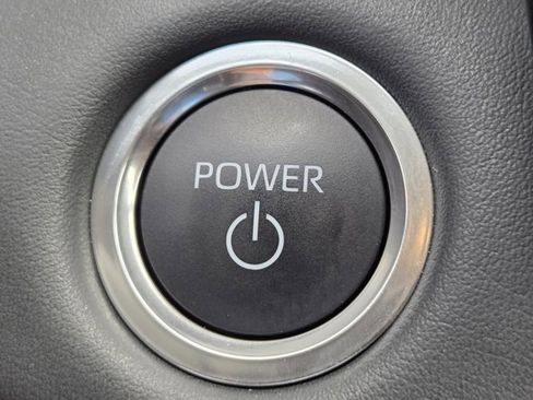 Used 2024 Toyota Highlander XLE image 19