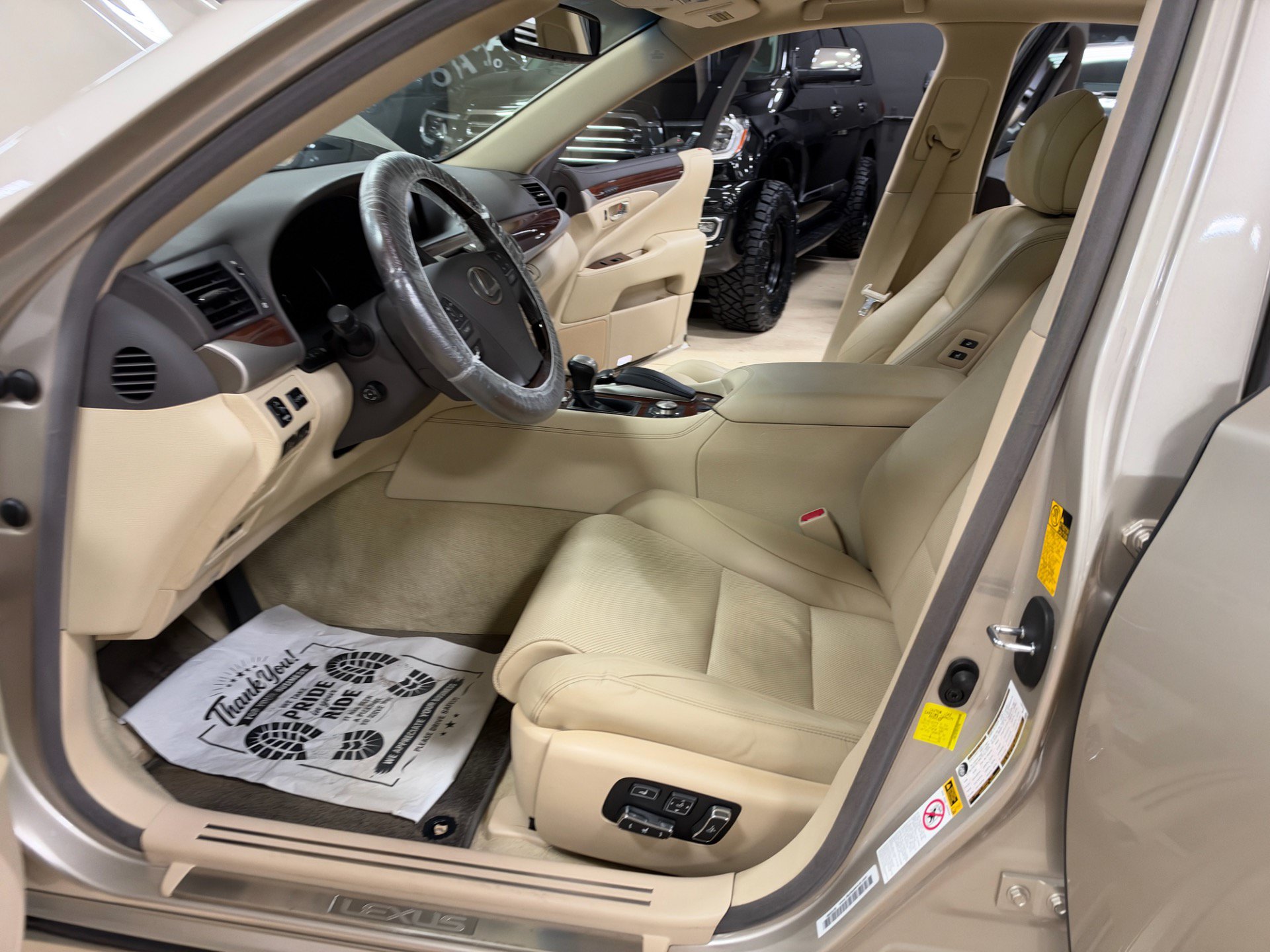 Used 2014 Lexus LS 460 w/ Comfort Package RWD image 21