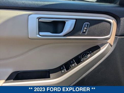 Used 2023 Ford Explorer XLT RWD image 11