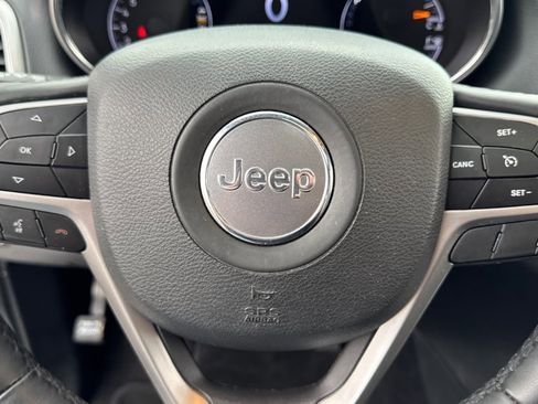 Used 2022 Jeep Grand Cherokee Limited image 16
