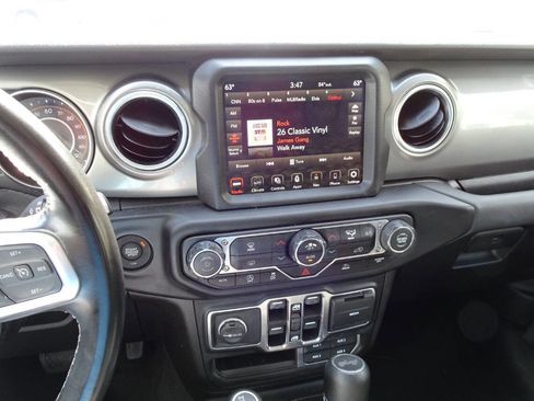 Used 2021 Jeep Wrangler Unlimited Sahara w/ Uconnect 4C Nav & Sound Group AWD/4WD image 21