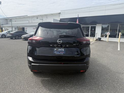 Used 2025 Nissan Rogue SV AWD/4WD image 4