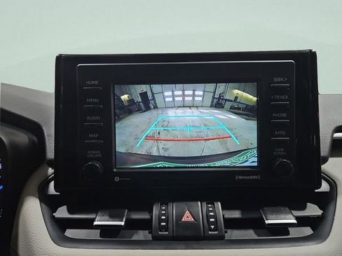 Used 2021 Toyota RAV4 XLE Premium image 24