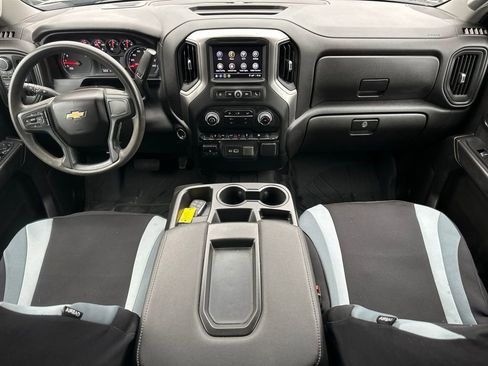 Used 2024 Chevrolet Silverado 2500 Custom w/ Custom Value Package image 3