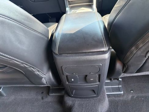 Used 2024 Ford Explorer XLT w/ Equipment Group 202A AWD/4WD image 38