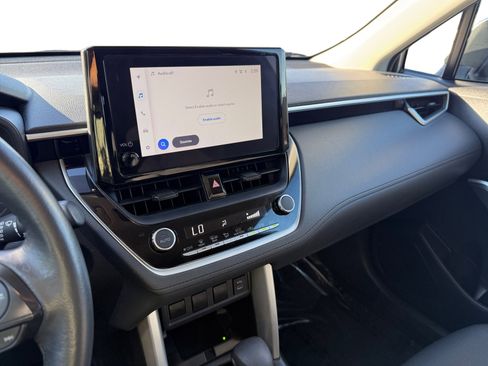 Used 2024 Toyota Corolla Cross LE image 12