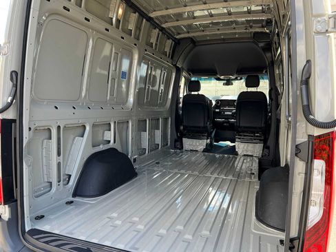 Used 2026 Mercedes-Benz Sprinter 2500 image 19