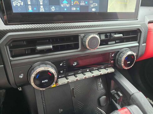 Certified 2025 Toyota Tacoma TRD Pro AWD/4WD image 34
