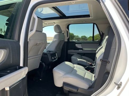 Used 2025 Ford Expedition Active AWD/4WD image 18
