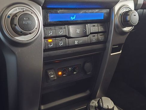 Used 2015 Toyota 4Runner Limited AWD/4WD image 33