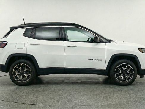 Used 2025 Jeep Compass Trailhawk w/ Trailer Tow Group AWD/4WD image 11