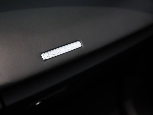 Used 2018 Audi R8 V10 plus w/ Full Leather Package image 34