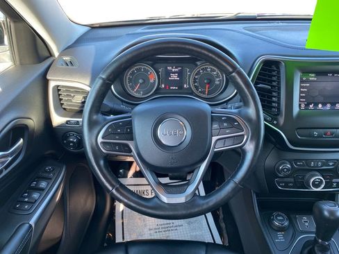 Used 2019 Jeep Cherokee Latitude Plus w/ Cold Weather Group image 13